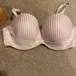 Size 34 D Victoria’s Secret Bra